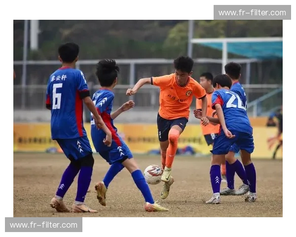 欧协联赛事新闻：追逐荣耀的绿茵夜